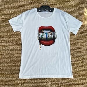 Women casual lips/money top Sz L